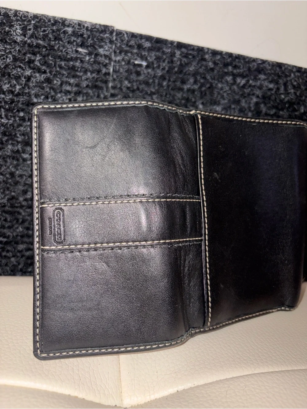 Women's Black Compact Leather Trifold Wallet